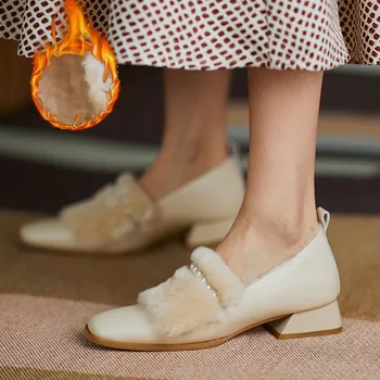 Las mujeres de la moda de 2020 zapatos de las mujeres del otoño blanco de cuero genuino de las bombas de cálida lana de piel de mediados de los tacones de las señoras vestido de fiesta zapatos de perlas
