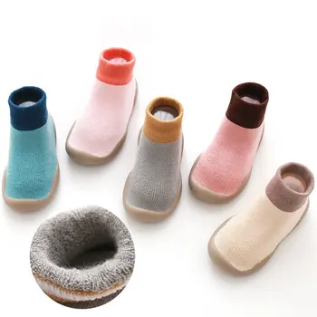 Nuevo otoño invierno para niños de suelo antideslizante calcetines de terry engrosamiento de bebé niño zapatos de bebé cubierta de goma suave calcetines zapatos