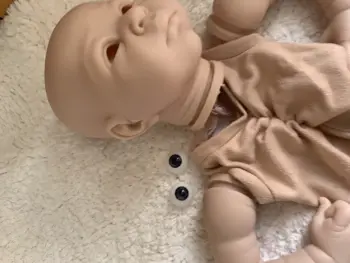 Reborn Doll Kits para 22inches de silicona bebe reborn Muñecas del Bebé Accesorios Cuerpo de Tela con los ojos sin pintar en blanco kit