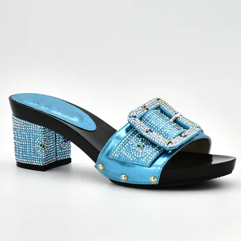 Color Azul cielo italiano Coincidencia de Zapato y Bolso de Señoras Conjunto italiano Zapatos y Bolsa Decorada con diamantes de imitación Zapatos de las Mujeres de Nigeria