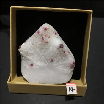 Natural rojo moteado cristal de espinela primas minerales muestra la decoración del hogar de piedras preciosas