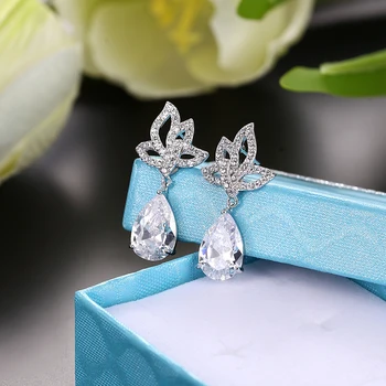 Nuevo blanco circón triángulo de cristal de las Mujeres de los pendientes colgante de damas de la novia de la boda Stud earring Popular del oído de la joyería de regalo de Navidad