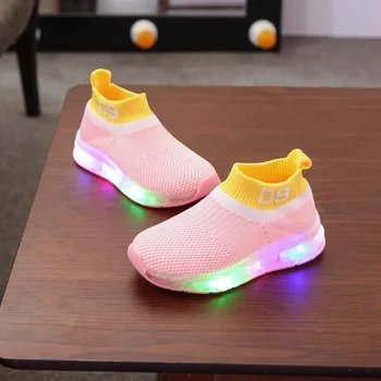 2020 Alta calidad luces LED que se iluminan los niños zapatos de Ocio de los chicos guapos zapatos de niñas calientes de las ventas de toda la temporada se ejecuta zapatillas de deporte niños