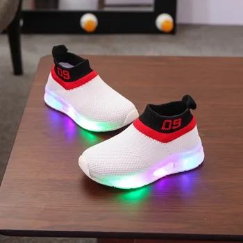 2020 Alta calidad luces LED que se iluminan los niños zapatos de Ocio de los chicos guapos zapatos de niñas calientes de las ventas de toda la temporada se ejecuta zapatillas de deporte niños