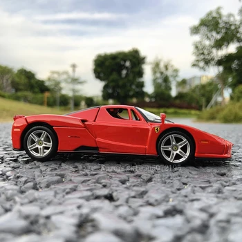 Bburago 1:32 Ferrari ENZO de serie pantalla de acrílico de la caja de coche de rally modelo de Simulación de Aleación Modelo de Coche y Recoger los regalos de juguetes