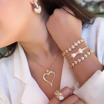 De lujo de Gran Corazón Colgante de Collar De las Mujeres Cubic Zirconia Piedra del Color del Oro de la Cadena de Huecos Gargantilla Collar de Mujer accesorios