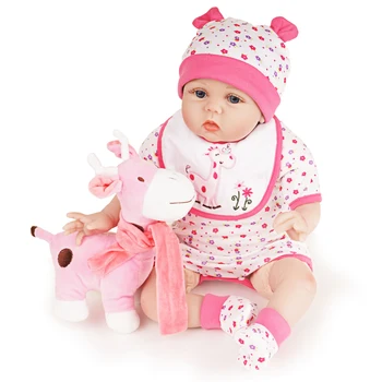 55cm Bebe Reborn Baby Doll Lindos Juguetes para Niña de Regalo de nacidos Vivos de Silicona de Vinilo de Pelo Corto Traje de color de Rosa con el Juguete Jirafa Compañero de juegos