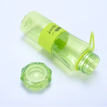 Transparente estudiante de moda de la botella de agua de diamante en forma de diamante de la goma de silicona cubierta de plástico resistente al espacio de la botella de agua