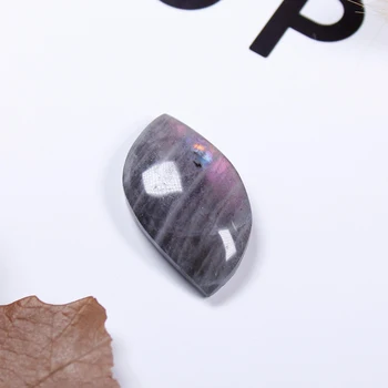 1PC Natural de la Forma de la Hoja Labrodite de Cristal Púrpura Brillo de Luna Pulido de piedras preciosas Saludable de Cuarzo para la fabricación de Collar