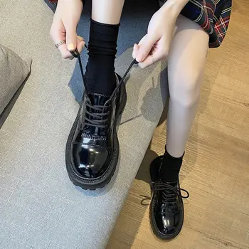 Pequeños zapatos de cuero de las mujeres del otoño Japonés suave hermana coreana de cabeza redonda aumento de la retro zapatos con cordones zapatos de lolita de la plataforma