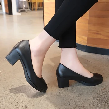 Señora de la oficina clásico de cuero negro bombas de 2019 primavera cuadrado de 5 cm de tacones de deslizamiento en los zapatos de mujer casual todos coinciden con sandalias