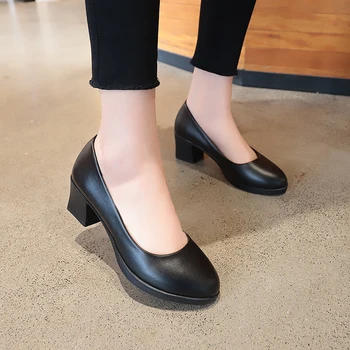 Señora de la oficina clásico de cuero negro bombas de 2019 primavera cuadrado de 5 cm de tacones de deslizamiento en los zapatos de mujer casual todos coinciden con sandalias