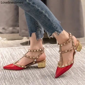 Remache de Verano Tacones Sandalias Zapatos de Mujer Básicas 2021Red de Patentes de Cuero Remache Sandalias de Moda de Zapatos de Fiesta de Mediados de Tacón de Zapatos de Mujer Sandalias