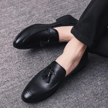 Hombres nuevos Zapatos Casuales de Cuero de la PU Mocasines Parte de la Conducción de la Boda de la Borla de Zapatos de Estilo de la Moda Cómoda Slip-on Suave Mocasines
