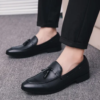 Hombres nuevos Zapatos Casuales de Cuero de la PU Mocasines Parte de la Conducción de la Boda de la Borla de Zapatos de Estilo de la Moda Cómoda Slip-on Suave Mocasines