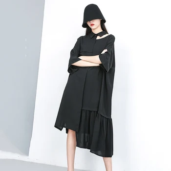 [EAM] 2021 temporada de Primavera / Verano de la Solapa de Manga Corta Negro Huecos Irregulares Plisado de Gran Tamaño de la Camisa de Vestir de las Mujeres de la Moda de JU650