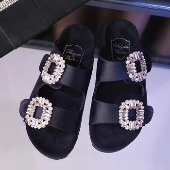Koovan de las Mujeres Zapatillas ropa Exterior 2020 las Mujeres de diamantes de imitación Hebilla Lateral Dedo del pie Abierto Bicíclico Con Fondo Plano Sandalias Y Zapatillas