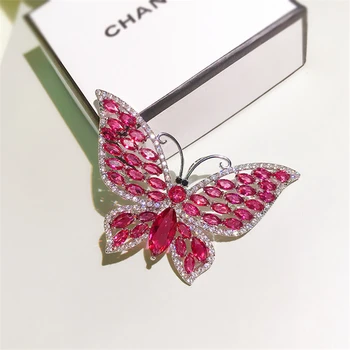 Hermosa Mariposa Broche para las Mujeres de Lujo de color Rojo Cristal de diamante de imitación de la Boda de Broches del Vestido Faja Aborda broches Regalo de Navidad