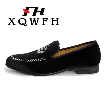 Los hombres de Terciopelo Mocasines Casuales Gran Tamaño Slip-en los Zapatos de Promoción de la Europa de Estilo Bordado Negro Zapatillas de Conducción Mocasines